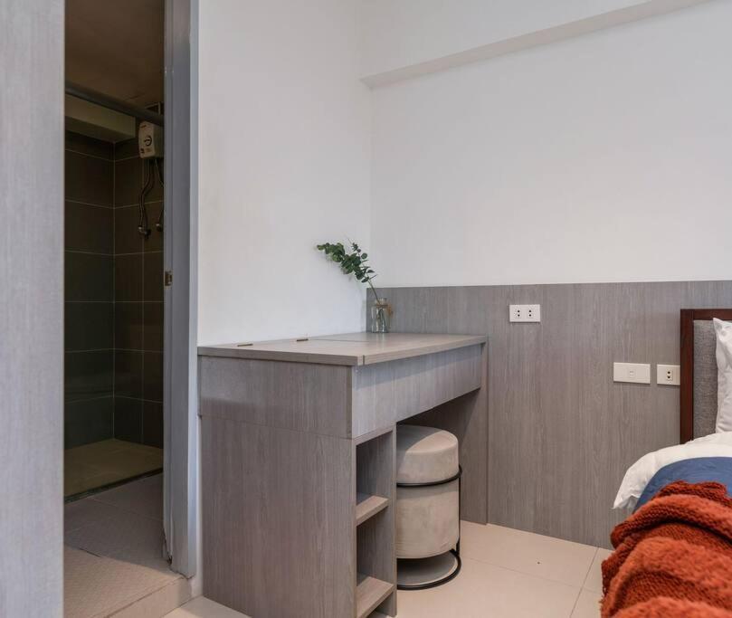 מקטאן Airport Express Hostel E-527, 2 Minutes To Airport,Fast Wifi, Free Netflix מראה חיצוני תמונה